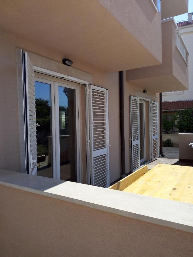 Apartments Zvonimir,Place By The Sea Mirce Dış mekan fotoğraf