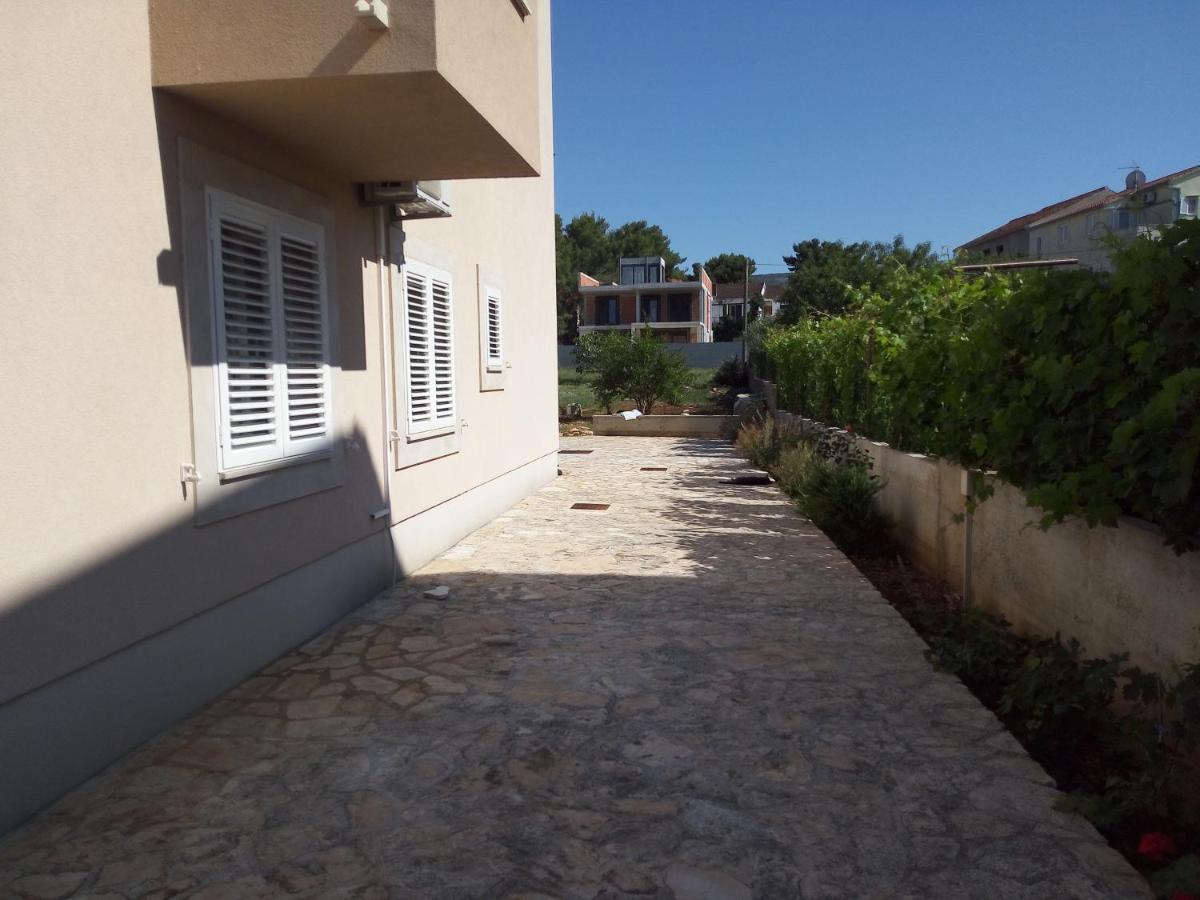 Apartments Zvonimir,Place By The Sea Mirce Dış mekan fotoğraf