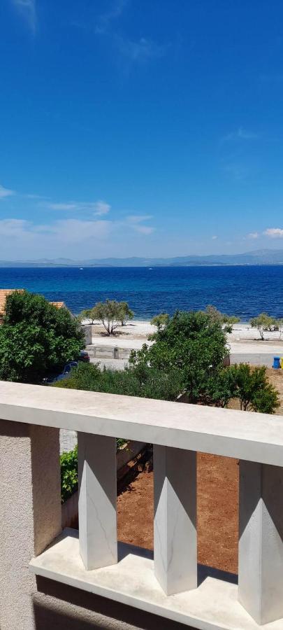 Apartments Zvonimir,Place By The Sea Mirce Dış mekan fotoğraf