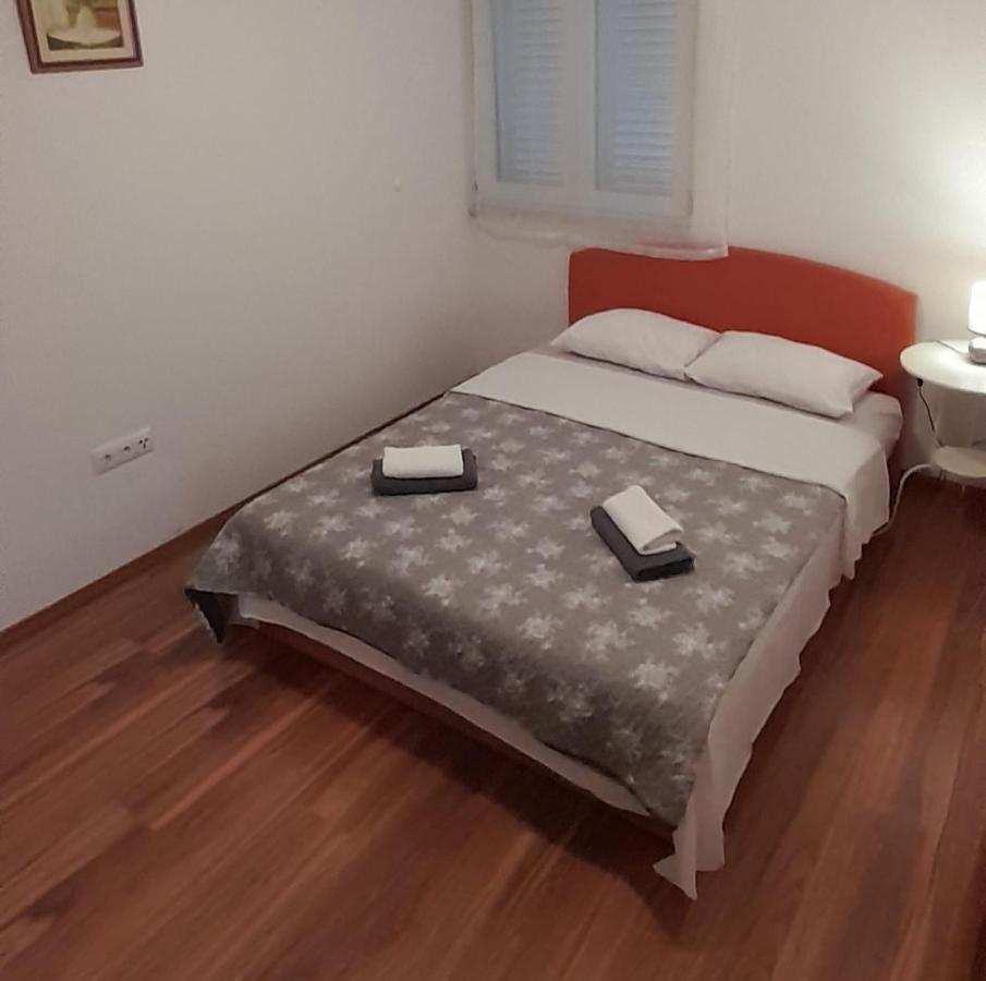 Apartments Zvonimir,Place By The Sea Mirce Dış mekan fotoğraf